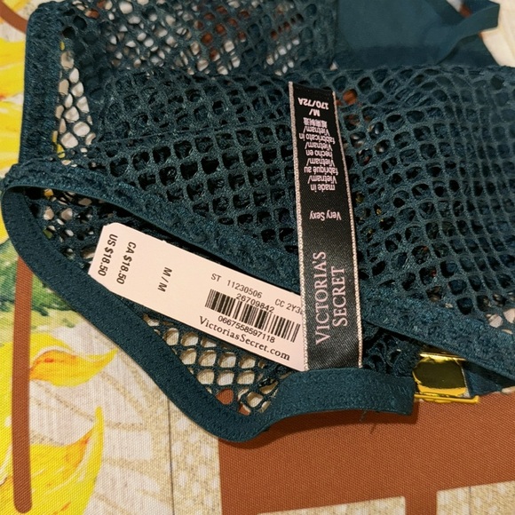 New VERY SEXY
OPEN-BACK FISHNET CHEEKY PANTY - Picture 3 of 3